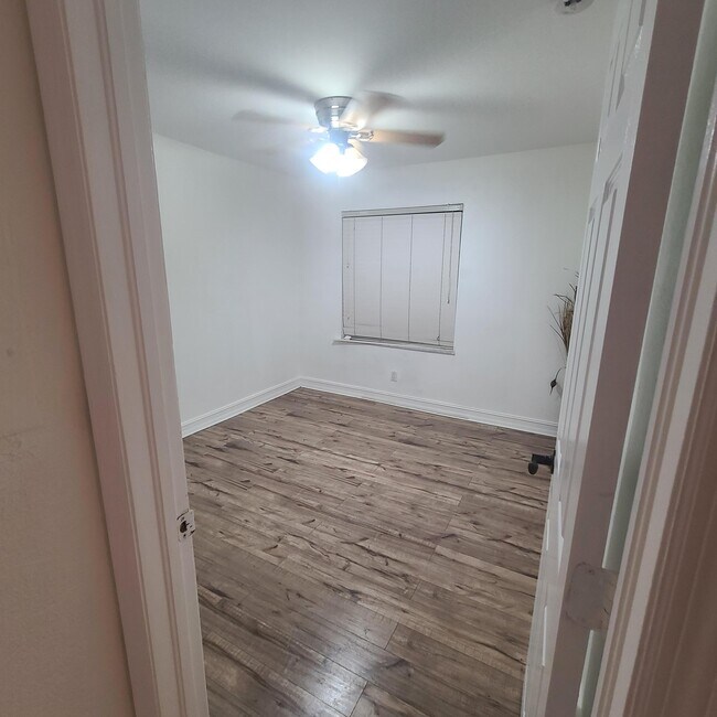 Foto del edificio - 3301 NW 191st St