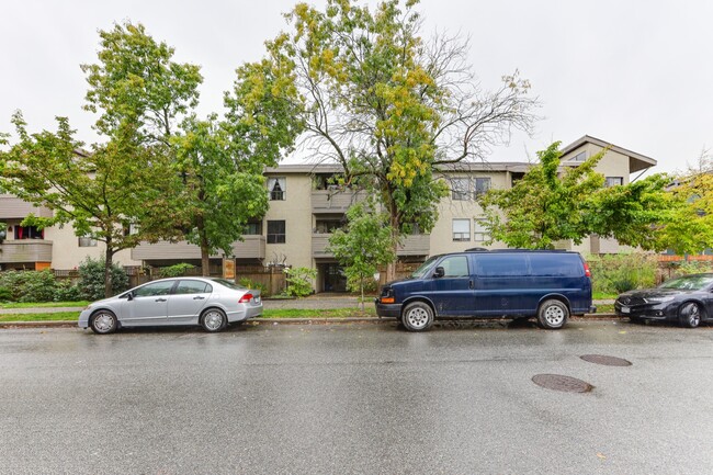 Building Photo - 1530 Graveley St