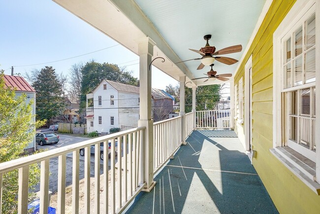 Building Photo - Charming Three bedroom Charleston Single F...