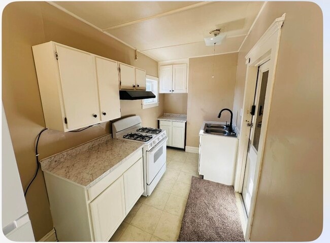 Building Photo - 345 1/2 Chemung St