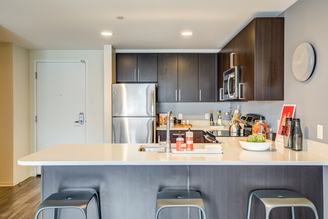 Kitchen with stainless steel appliances - Zinc