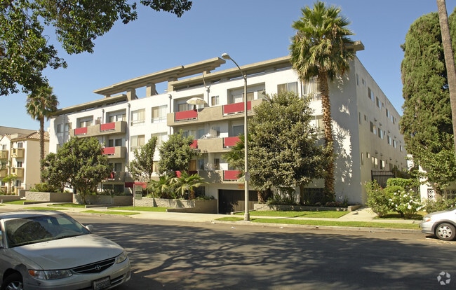 Building Photo - 1335 N Detroit St