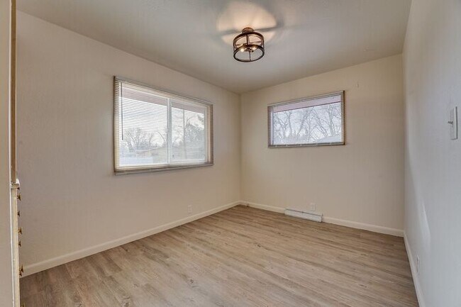 Building Photo - Cozy 3 Bedroom 2 Bathroom Home