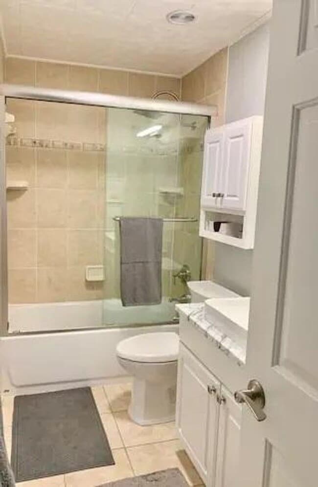 Building Photo - Jensen Beach Pool Home Short Term