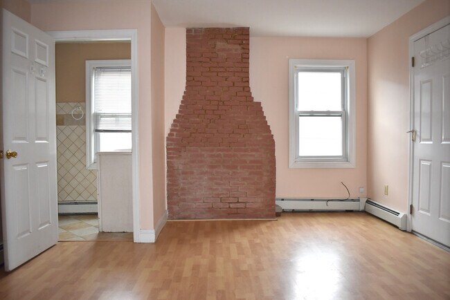 Building Photo - 61 Hope Rd