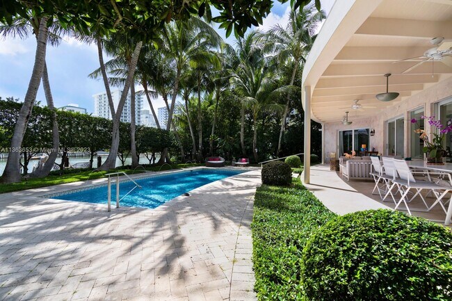Building Photo - 2515 Flamingo Dr