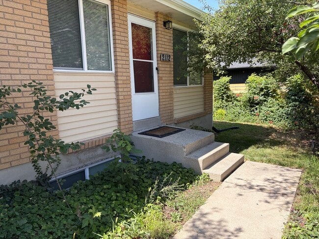 Building Photo - 2112 E Donegal Cir