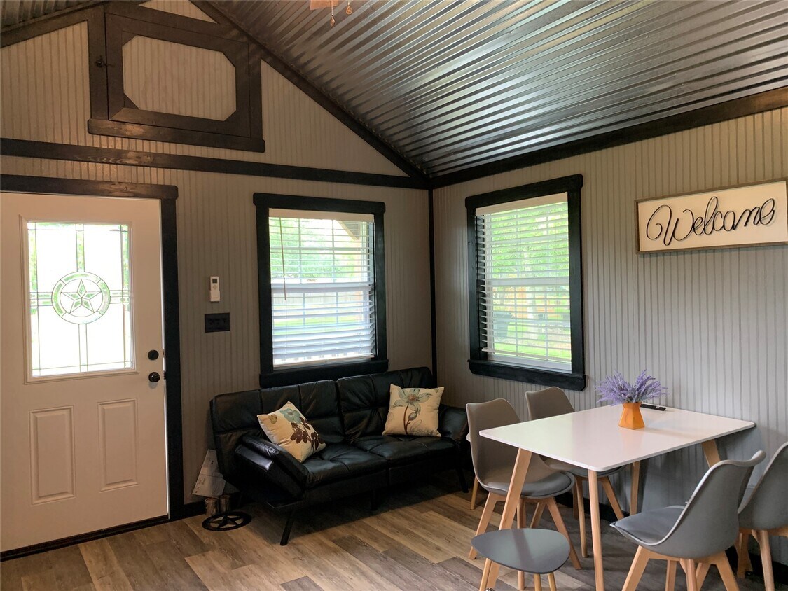 Foto principal - 9706 Camelots Ct