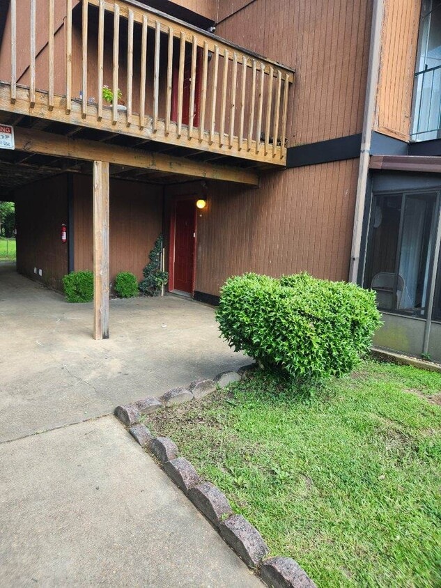 Building Photo - 20 Knights Cove