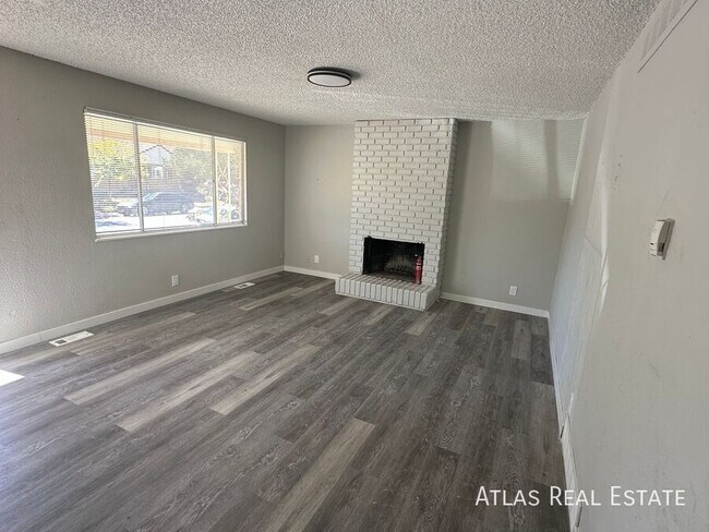 Building Photo - 14993 Olmsted Dr
