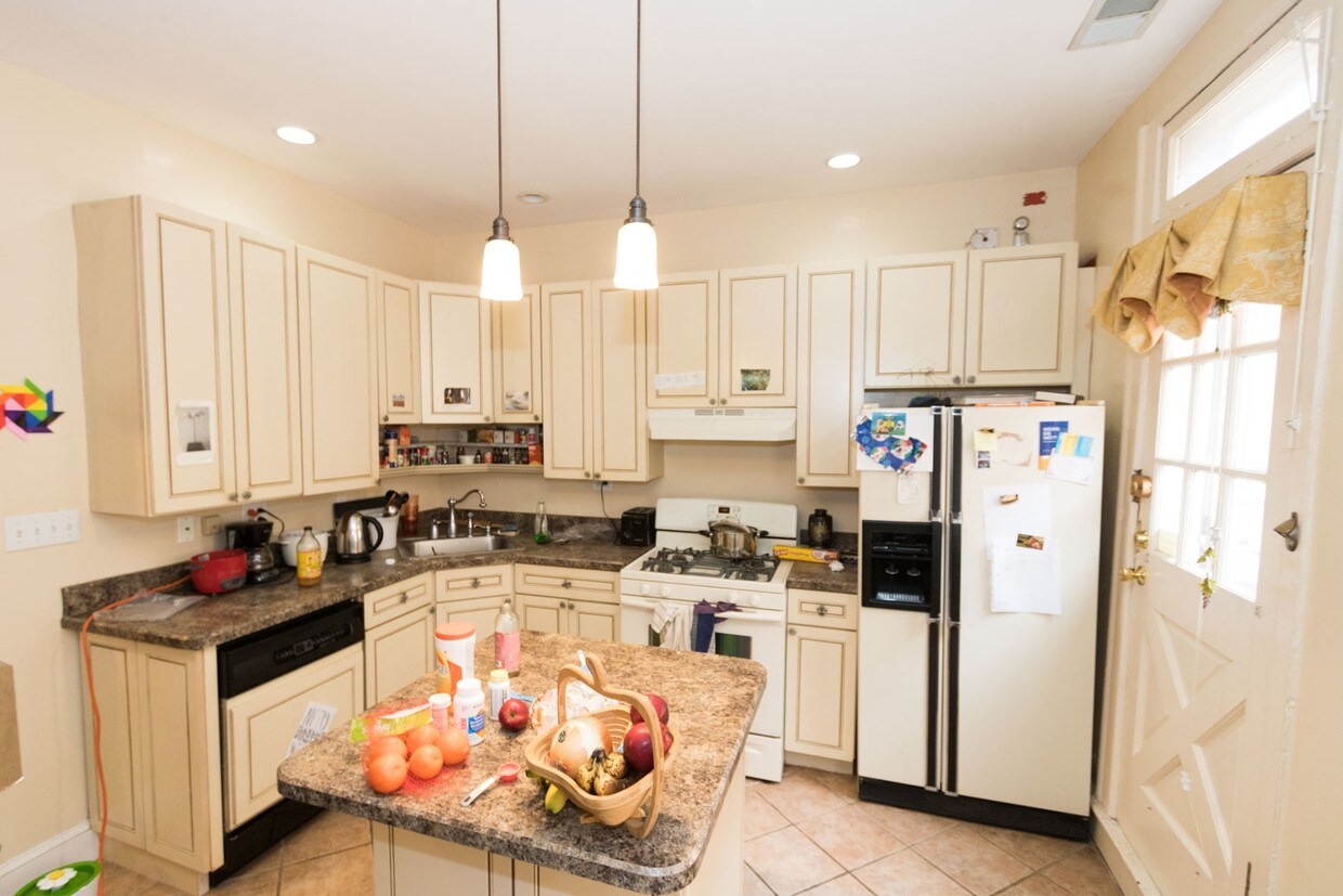 Gilman Apartments 30253043 N Calvert St Baltimore, MD