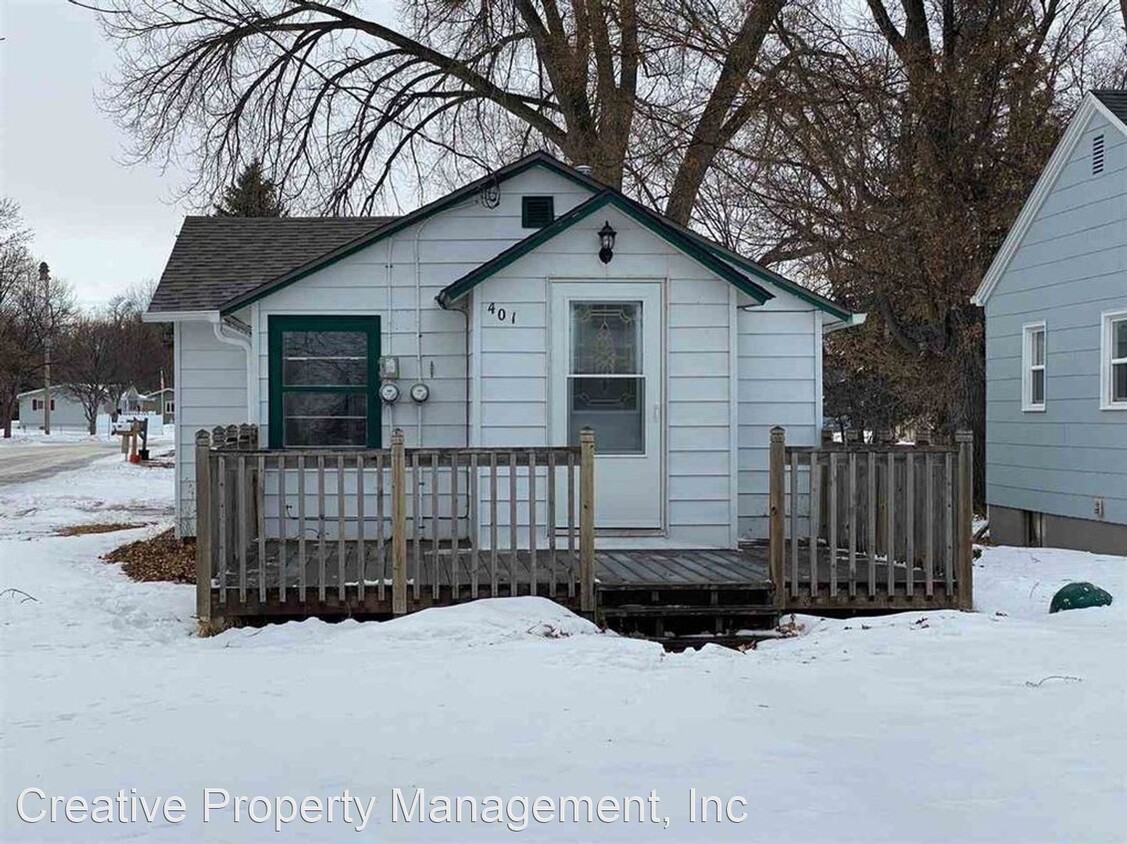 Primary Photo - 3 br, 1 bath House - 401 3rd St. West