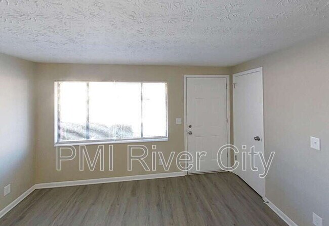 Foto del edificio - 1214 Santiago Dr