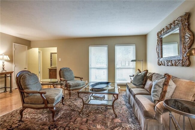 Building Photo - 10526 Ravenscroft Dr