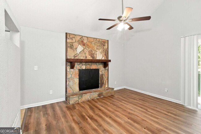 Foto del edificio - 4165 Little Springs Rd