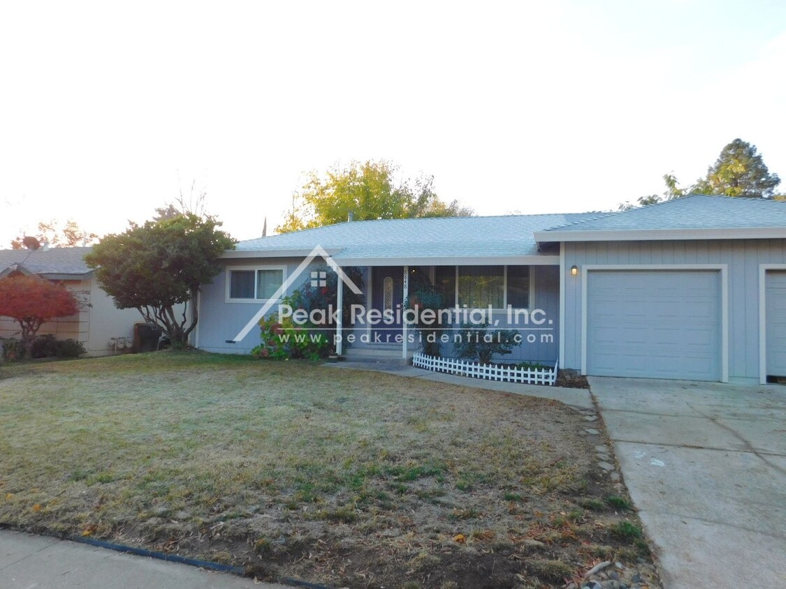 Primary Photo - Updated 2bd/1ba Orangevale Duplex with Gar...