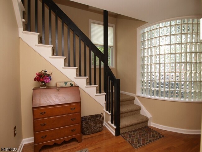 Building Photo - 8 Raritan Pointe