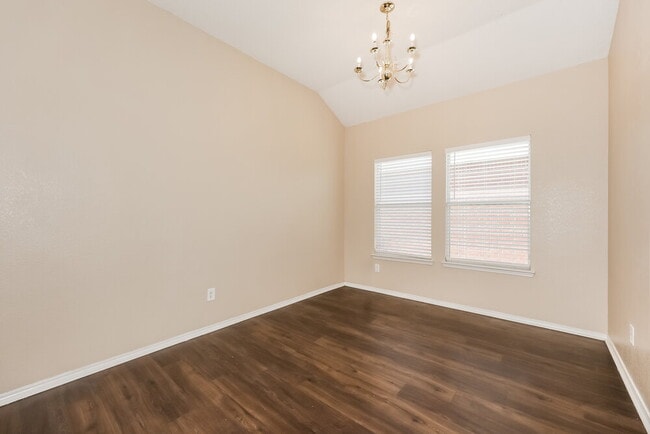 Building Photo - 2021 Wildwood Dr