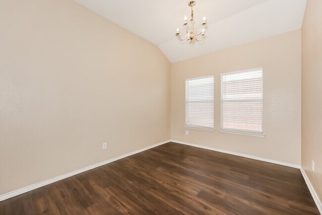 Foto del edificio - 2021 Wildwood Dr