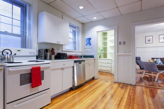 Foto del edificio - 1247 Beacon St