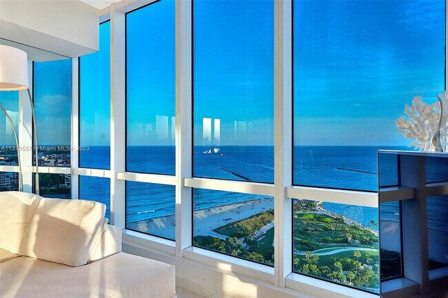 Foto del edificio - 100 S Pointe Dr