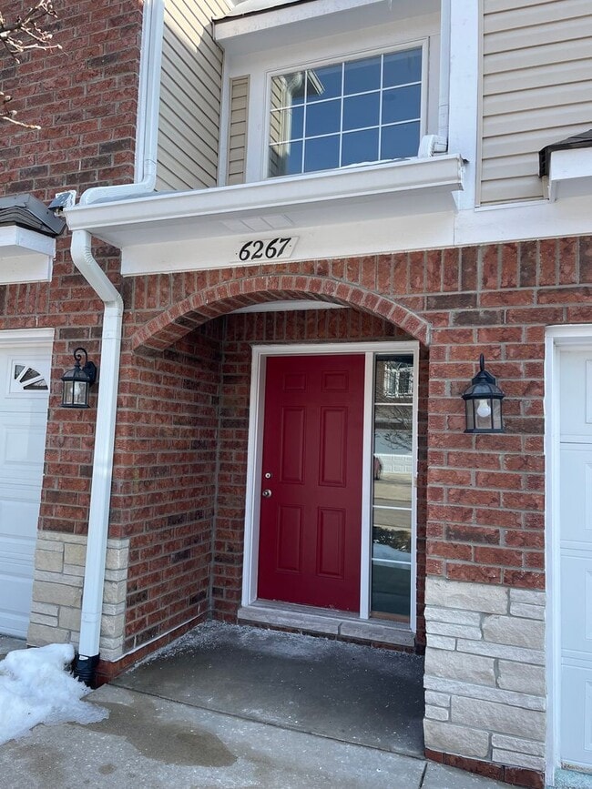 Foto del edificio - Shelby Township Townhouse -3 Bedrooms, 2.5 Baths, 2-Car attached garage, 1885 SF