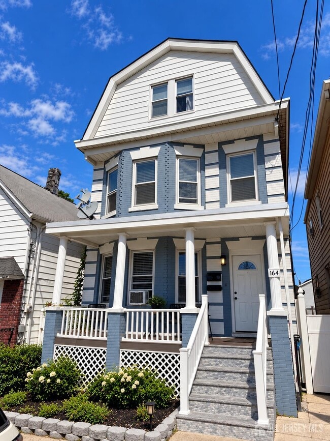Building Photo - 164 Lynd St