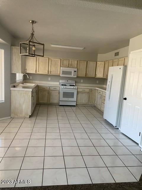 Foto del edificio - 1025 W Kelton Ln