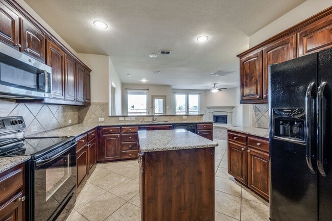 Building Photo - 3108 Tamarack Ln