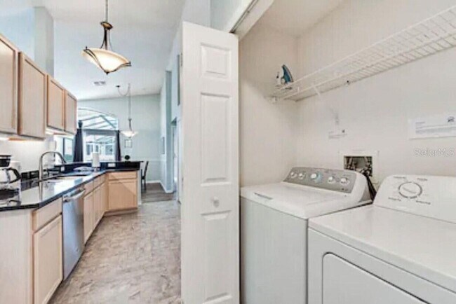 Building Photo - 768 Majesty Dr