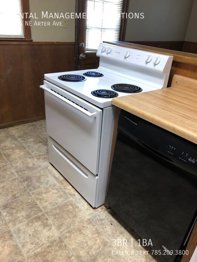 Building Photo - 1124 NE Arter Ave