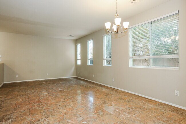 Foto del edificio - 1303 E Julian Dr