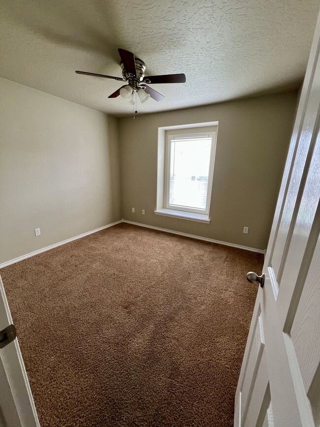 Building Photo - 561 W Palmer Dr