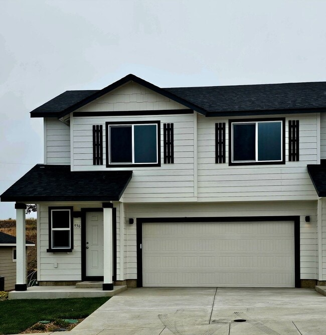 Building Photo - 936 SE Starview Ave