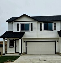 Building Photo - 936 SE Starview Ave