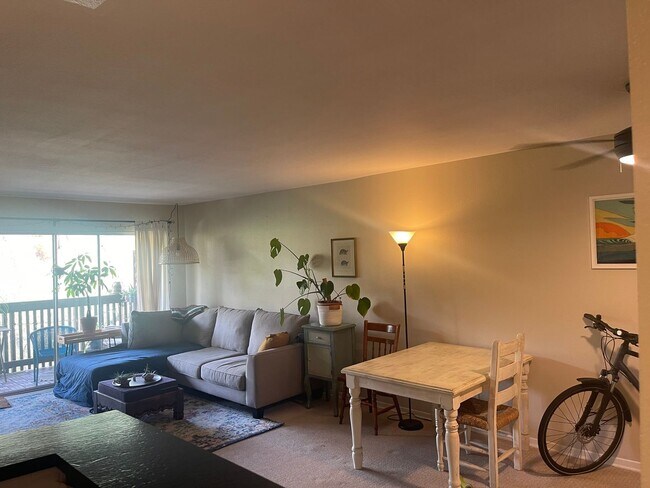 Foto del edificio - Charming 1 Bedroom, 1 Bathroom Condo