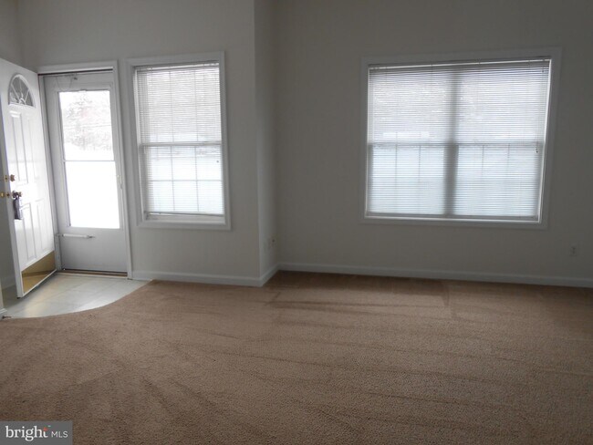 Foto del edificio - 22095 Colton Point Rd