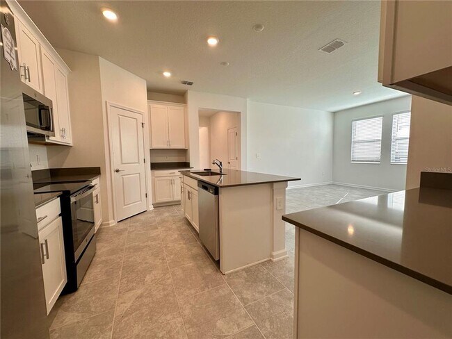 Building Photo - 166 Aces High Ln