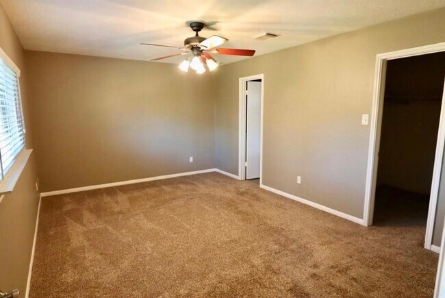 Foto del edificio - 15815 Pilgrim Hall Dr