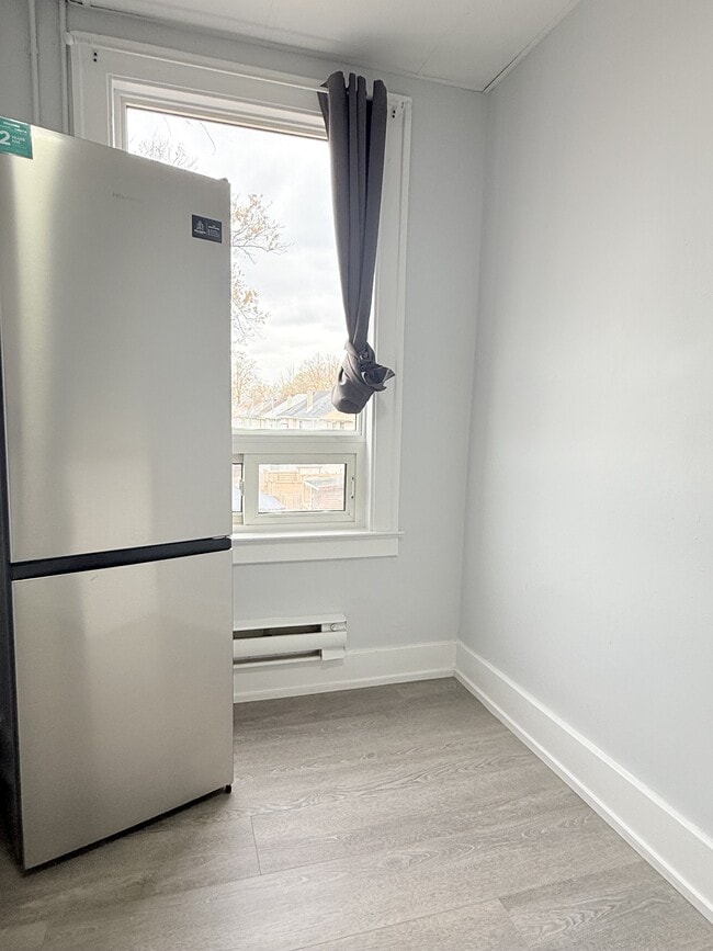 Photo du bâtiment - 1495 Gladstone Ave