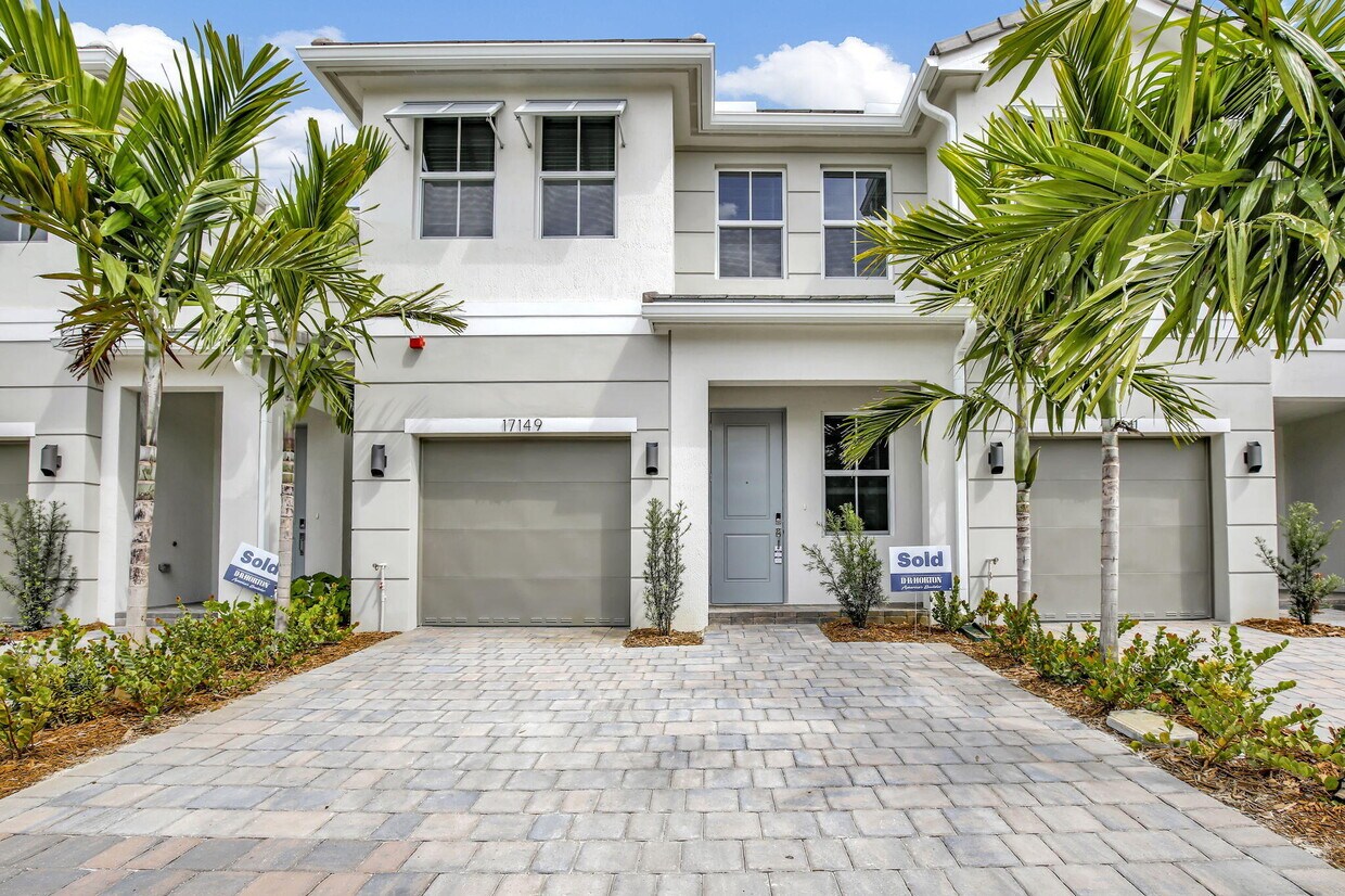 Foto principal - 17149 SW 1st St