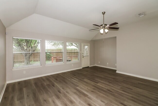 Foto del edificio - 4839 Callery Creek Dr