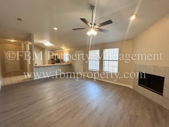 Foto del edificio - 3640 Waters St