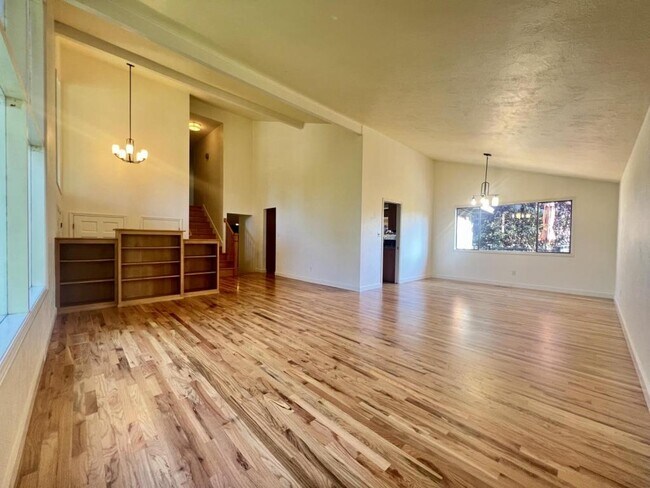 Building Photo - 448 Piccadilly Cir