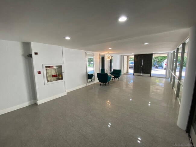 Foto del edificio - 2510 Torrey Pines Rd
