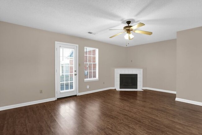 Building Photo - Spacious 2 Bedroom Townhome in Horn Lake