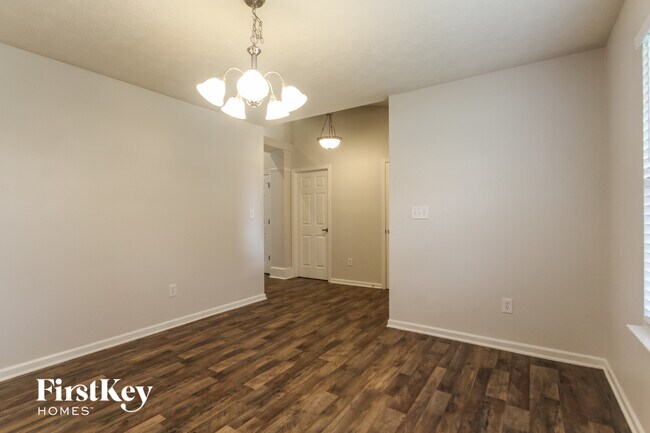 Foto del edificio - 6575 Enclave Blvd