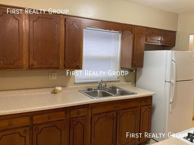 Building Photo - 1 Bedroom, 1 Bath Apartment for Rent, Elec...