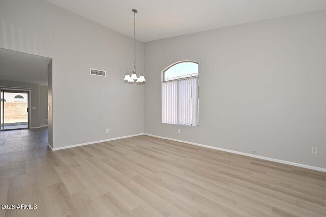 Foto del edificio - 12324 W Missouri Ave