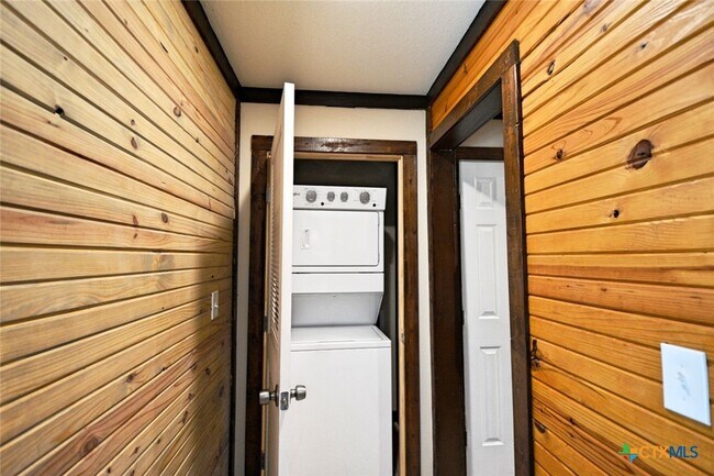Foto del edificio - 1155 Farm To Market Rd 2722